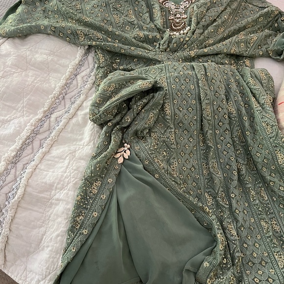 Gorgeous Beaded Indian Gown (green) Medium - Picture 5 of 8